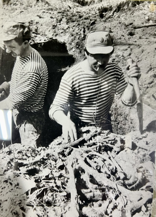 "Это нужно живым". Казахстанец каждую весну отправляется на поиск погибших солдат "Это нужно живым". Казахстанец каждую весну отправляется на поиск погибших солдат