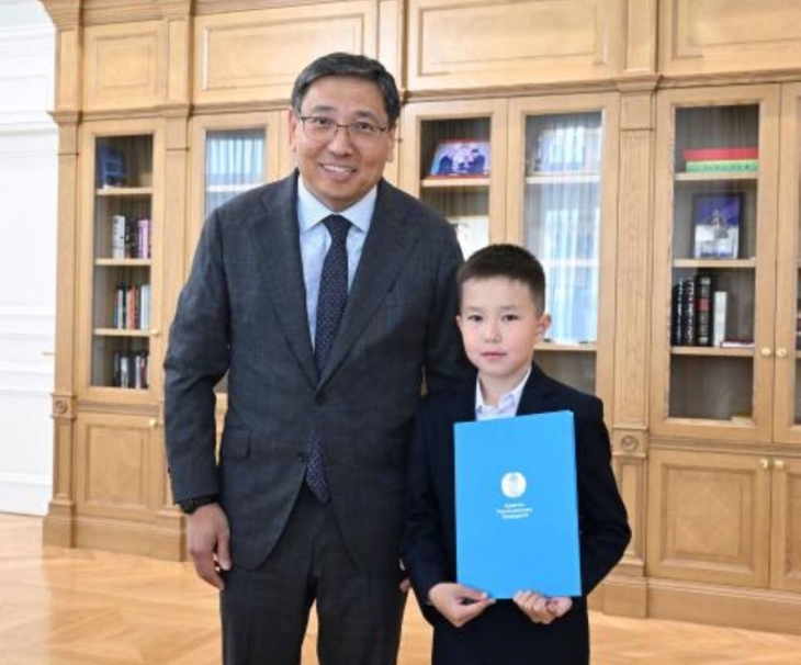 
Токаев передал благодарственное письмо третьекласснику из Алматы
