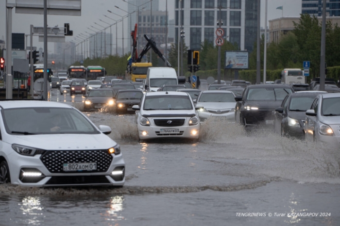 "Казахстанская Венеция", или Как выглядит Астана в особенно дождливый день