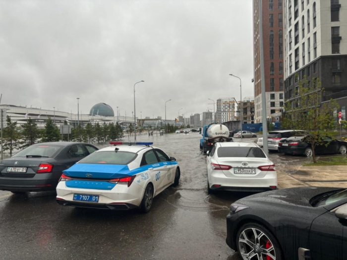 Астана "поплыла" из-за сильного дождя - видео Астана "поплыла" из-за сильного дождя - видео