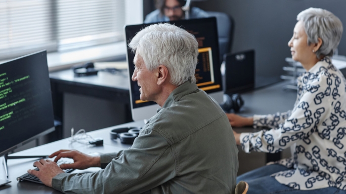 "Эйджизм повсеместен и коварен". Почему казахстанцам старше 50 трудно найти работу