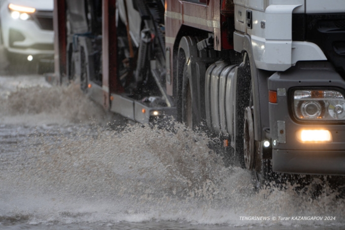 "Казахстанская Венеция", или Как выглядит Астана в особенно дождливый день