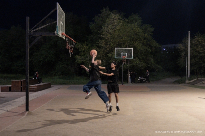 "Это Семей, детка". Что происходит под уникальным для СНГ мостом