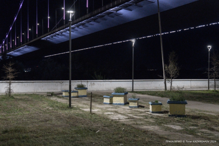 "Это Семей, детка". Что происходит под уникальным для СНГ мостом