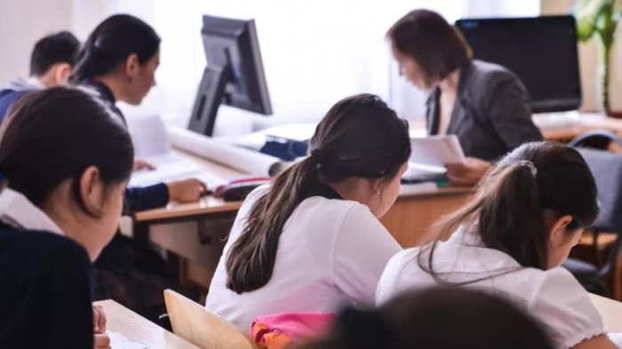 Высокая зарплата, 56 дней отпуска и хамство учеников. Почему учителя не хотят работать в школах Высокая зарплата, 56 дней отпуска и хамство учеников. Почему учителя не хотят работать в школах