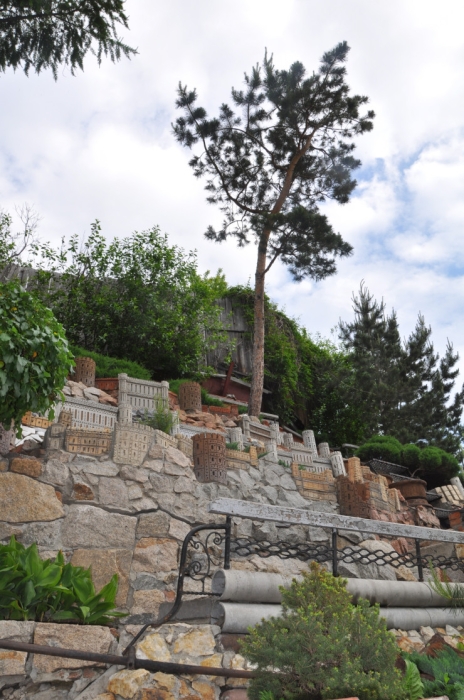 Превратил свалку в сказочный город. Вдохновляющая история из Петропавловска