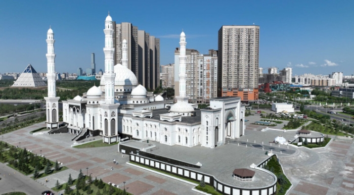 Президент Токаев посетил мечеть Хазрет Султан Президент Токаев посетил мечеть Хазрет Султан