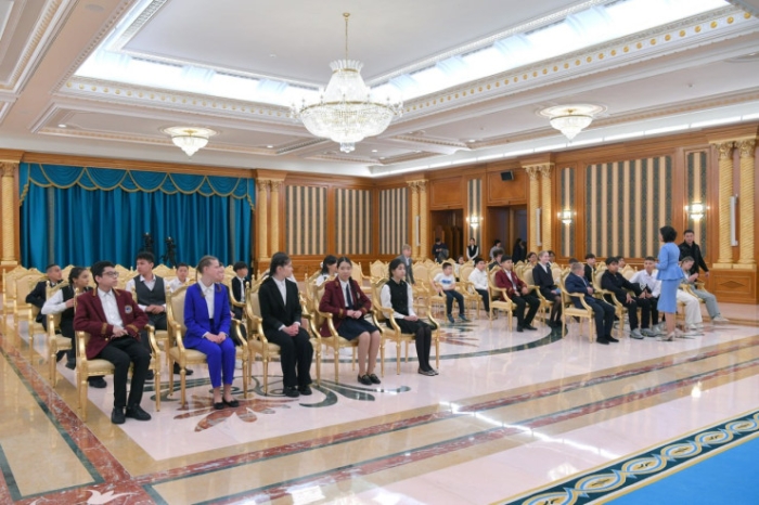 В Акорде провели экскурсию для школьников из всех областей Казахстана