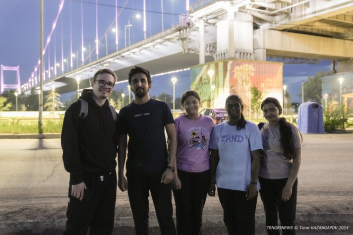 "Это Семей, детка". Что происходит под уникальным для СНГ мостом