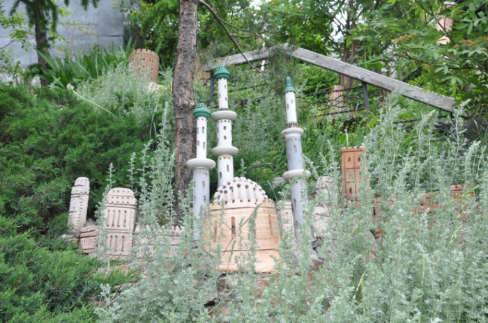 Превратил свалку в сказочный город. Вдохновляющая история из Петропавловска