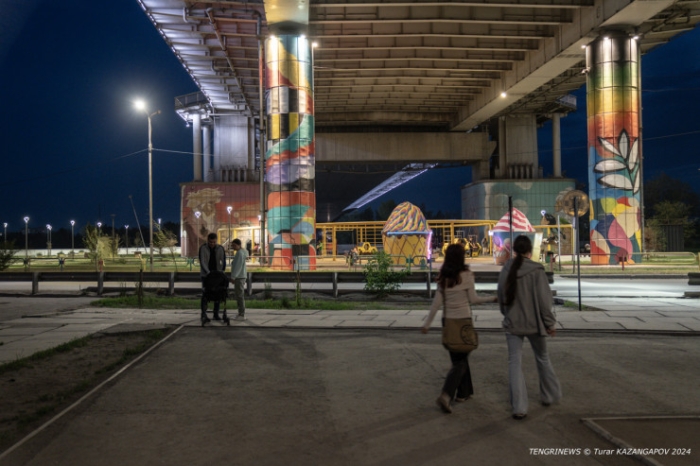 "Это Семей, детка". Что происходит под уникальным для СНГ мостом