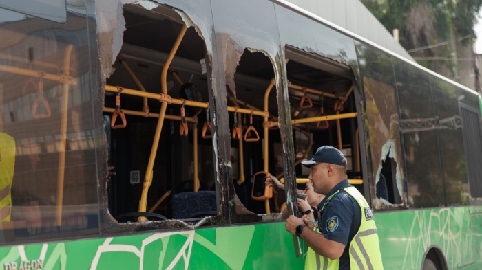 Один пассажир погиб, 16 пострадали в ДТП с автобусом в Алматы