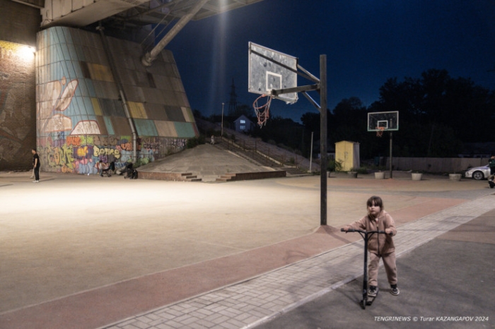 "Это Семей, детка". Что происходит под уникальным для СНГ мостом