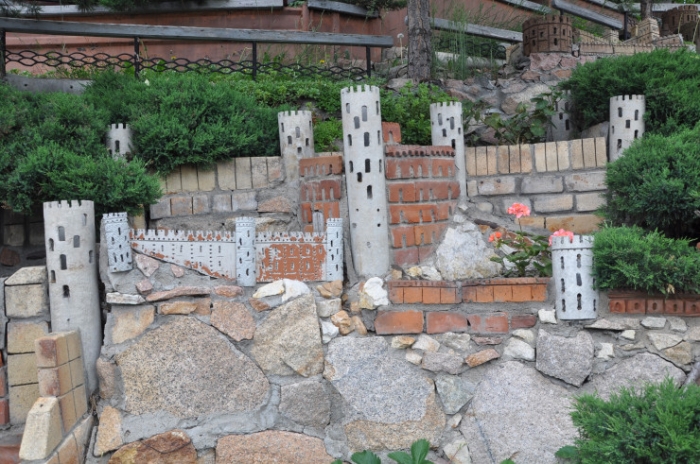 Превратил свалку в сказочный город. Вдохновляющая история из Петропавловска