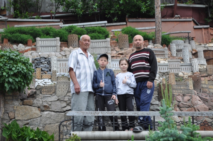 Превратил свалку в сказочный город. Вдохновляющая история из Петропавловска