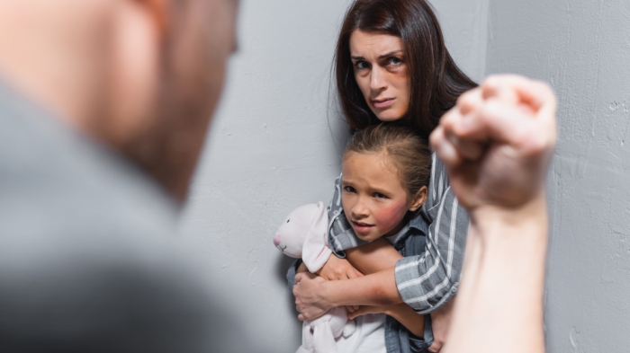 Казахстанец избил ребенка с инвалидностью, а потом и его родителей