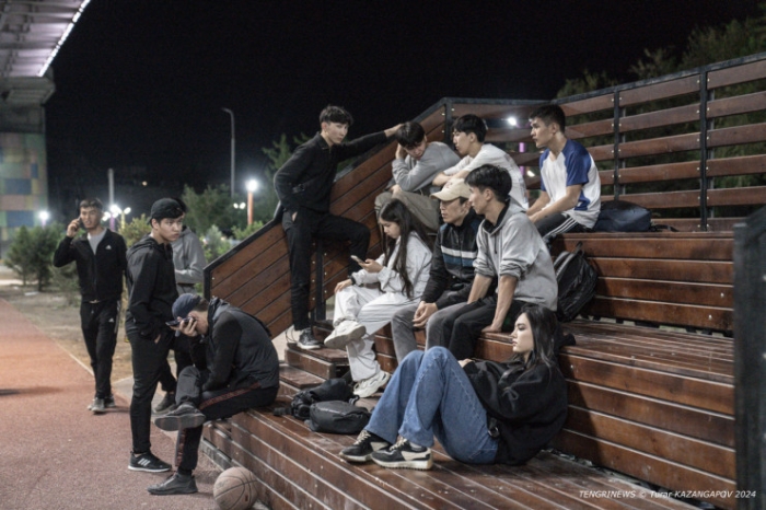 "Это Семей, детка". Что происходит под уникальным для СНГ мостом