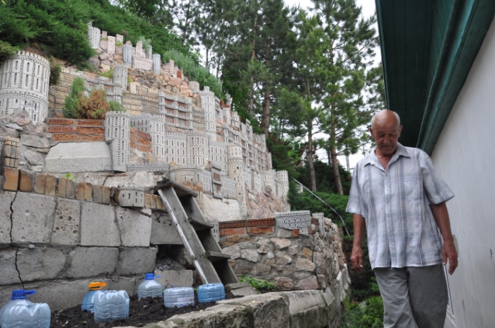 Превратил свалку в сказочный город. Вдохновляющая история из Петропавловска