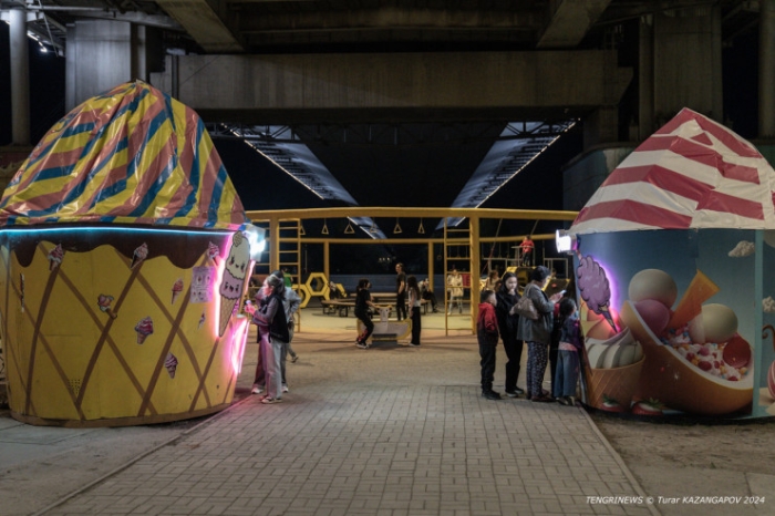 "Это Семей, детка". Что происходит под уникальным для СНГ мостом