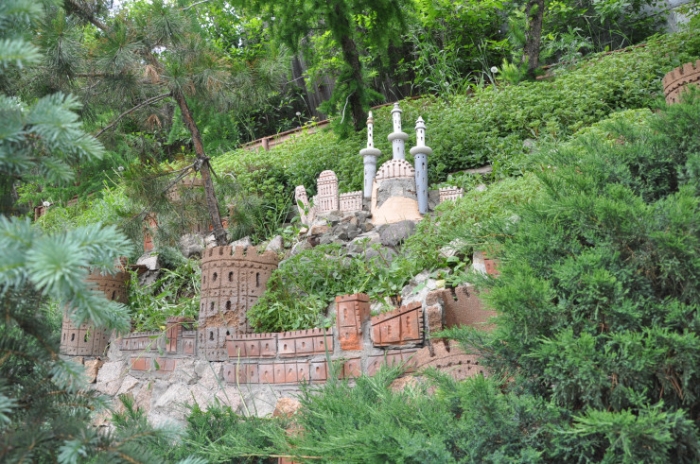 Превратил свалку в сказочный город. Вдохновляющая история из Петропавловска