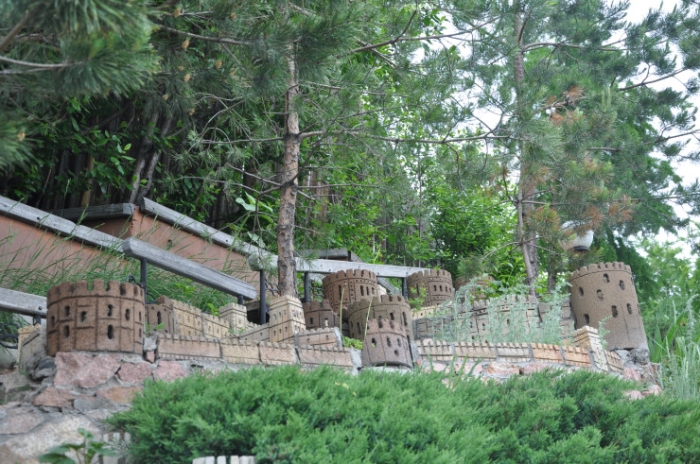 Превратил свалку в сказочный город. Вдохновляющая история из Петропавловска