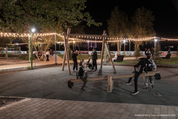 "Это Семей, детка". Что происходит под уникальным для СНГ мостом