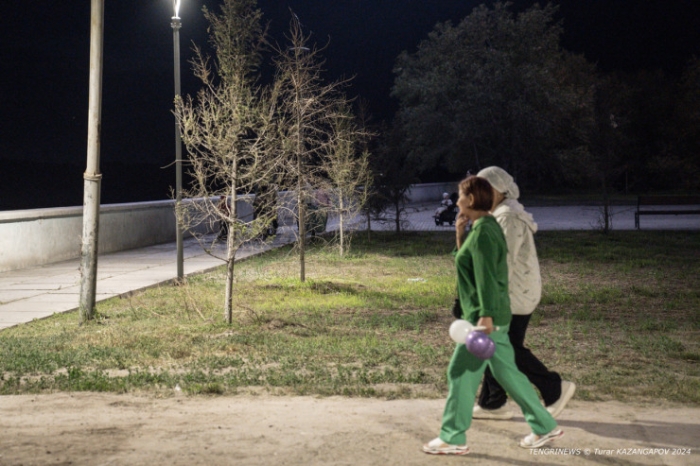 "Это Семей, детка". Что происходит под уникальным для СНГ мостом