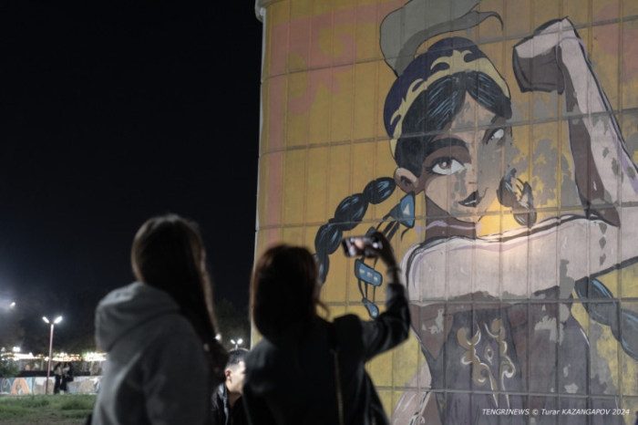 "Это Семей, детка". Что происходит под уникальным для СНГ мостом