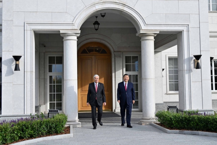 Токаев и Си Цзиньпин провели дружественную встречу в Астане