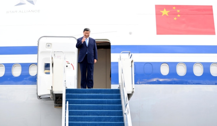 Президент Токаев встретил Си Цзиньпина в аэропорту Астаны