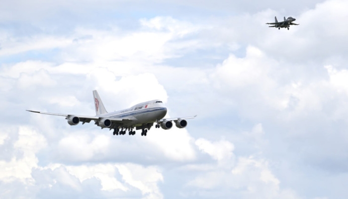 Президент Токаев встретил Си Цзиньпина в аэропорту Астаны