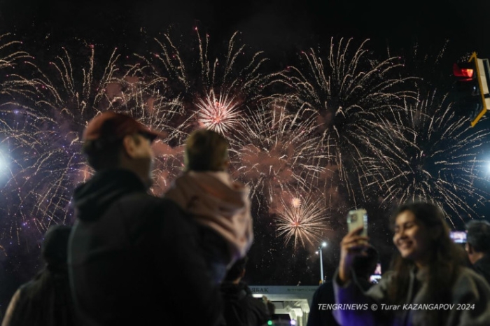 Салют запустили в Астане в преддверии Дня столицы и саммита ШОС Салют запустили в Астане в преддверии Дня столицы и саммита ШОС