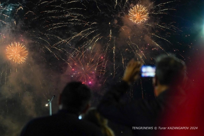 Салют запустили в Астане в преддверии Дня столицы и саммита ШОС Салют запустили в Астане в преддверии Дня столицы и саммита ШОС