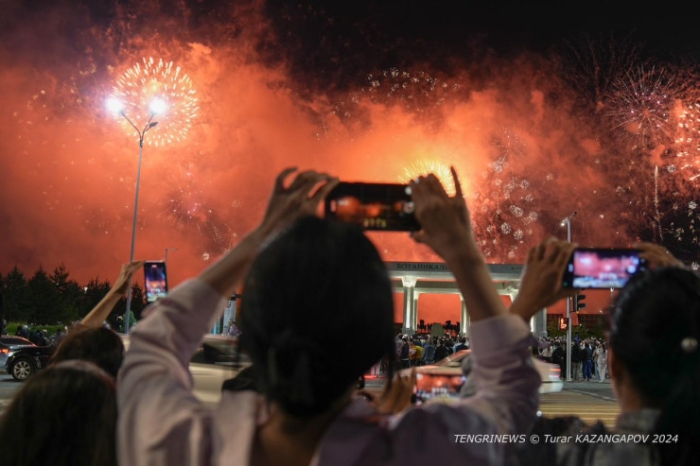 Салют запустили в Астане в преддверии Дня столицы и саммита ШОС Салют запустили в Астане в преддверии Дня столицы и саммита ШОС