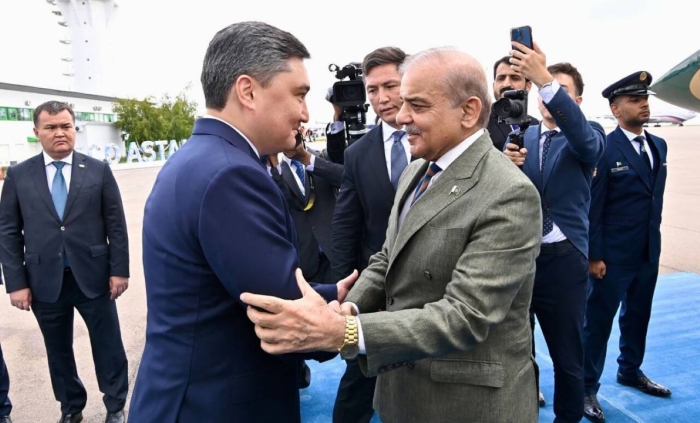 
Премьер-министр Пакистана прибыл в Астану
