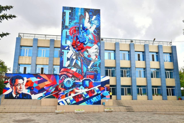 
"Гордость профессии". Qarmet обновил въездные стелы в Караганде
