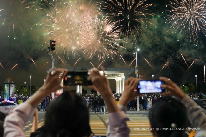 Салют запустили в Астане в преддверии Дня столицы и саммита ШОС Салют запустили в Астане в преддверии Дня столицы и саммита ШОС