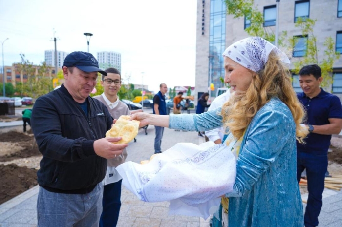 Сквер разбили вместо жилого комплекса в Астане
Сквер разбили вместо жилого комплекса в Астане