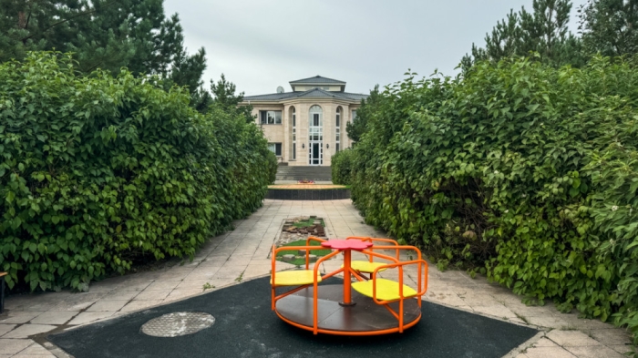 Зеленый парк, гаражи и сцена. Новая жизнь особняка Кайрата Сатыбалдыулы в Астане Зеленый парк, гаражи и сцена. Новая жизнь особняка Кайрата Сатыбалдыулы в Астане