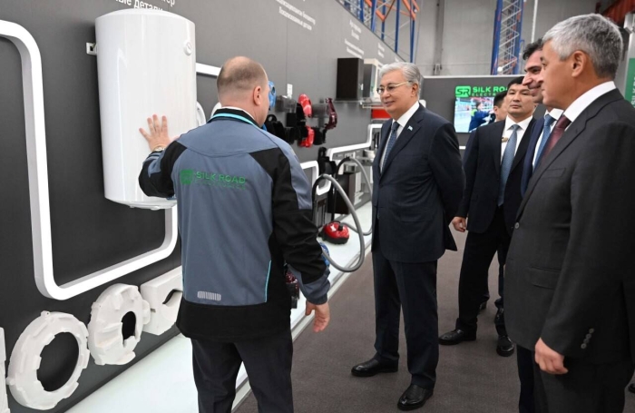 
Токаеву показали производство бытовой техники в Карагандинской области
