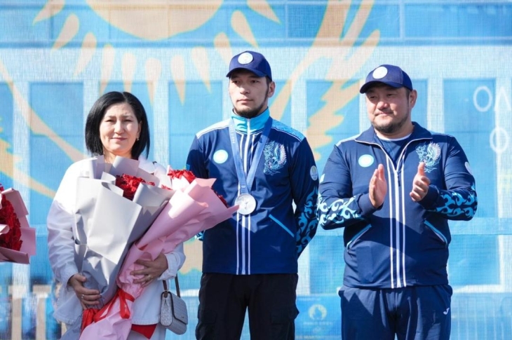 "Никто не едет, чтобы проигрывать": Серебряного призёра Олимпиады Нурбека Оралбая встретили в аэропорту
"Никто не едет, чтобы проигрывать": Серебряного призёра Олимпиады Нурбека Оралбая встретили в аэропорту