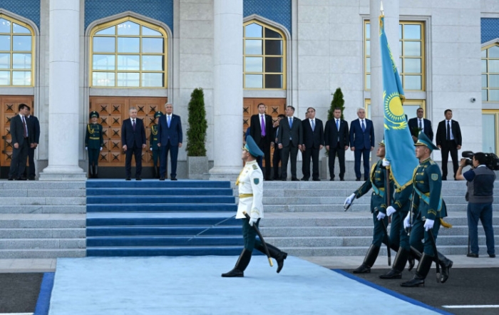 Токаев встретил президента Узбекистана в аэропорту Астаны