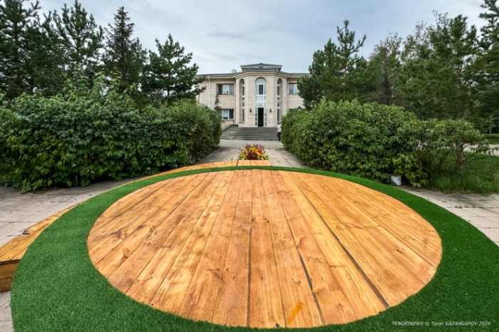 Зеленый парк, гаражи и сцена. Новая жизнь особняка Кайрата Сатыбалдыулы в Астане Зеленый парк, гаражи и сцена. Новая жизнь особняка Кайрата Сатыбалдыулы в Астане