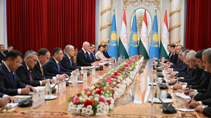 “Исторический документ“. Токаев и Рахмон подписали договор о союзничестве “Исторический документ“. Токаев и Рахмон подписали договор о союзничестве