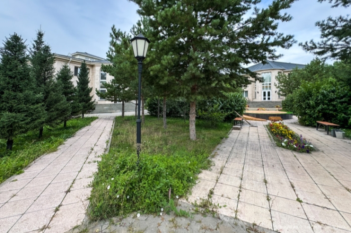 Зеленый парк, гаражи и сцена. Новая жизнь особняка Кайрата Сатыбалдыулы в Астане Зеленый парк, гаражи и сцена. Новая жизнь особняка Кайрата Сатыбалдыулы в Астане