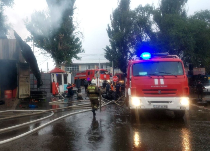 
Крупный пожар на СТО в Алматы: огонь уничтожил три автомобиля
