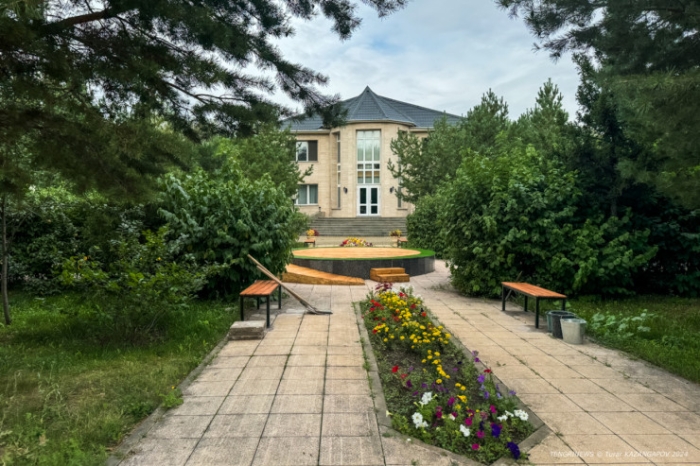 Зеленый парк, гаражи и сцена. Новая жизнь особняка Кайрата Сатыбалдыулы в Астане Зеленый парк, гаражи и сцена. Новая жизнь особняка Кайрата Сатыбалдыулы в Астане