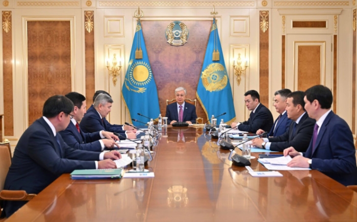 Токаев обсудил экономическую ситуацию в Казахстане Токаев обсудил экономическую ситуацию в Казахстане