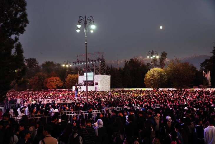 
                                                                                                                                                                                                                                                                                                                                                                            Алматинцы за чистоту: после концерта в честь Дня города зрители убрали мусор
                                                    