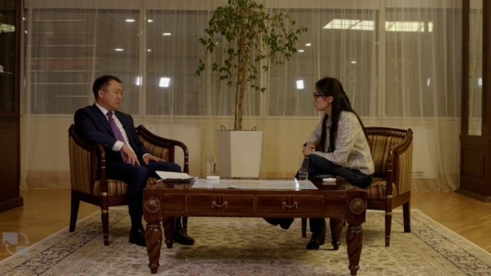 О проблемах с дорогами, старых поездах и коррупции. Интервью с министром транспорта